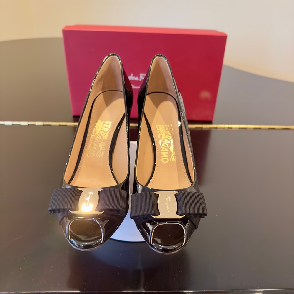 Salvatore Ferragamo NWT Luxury Party Classic RARE Authentic Black Patent Pumps - Picture 4 of 17